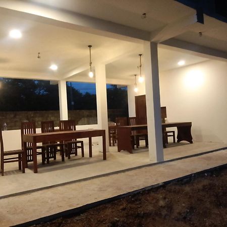 Hotel Kusuma'S Lazy Left Midigama East Exterior foto