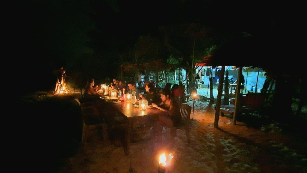 Hotel Kusuma'S Lazy Left Midigama East Exterior foto