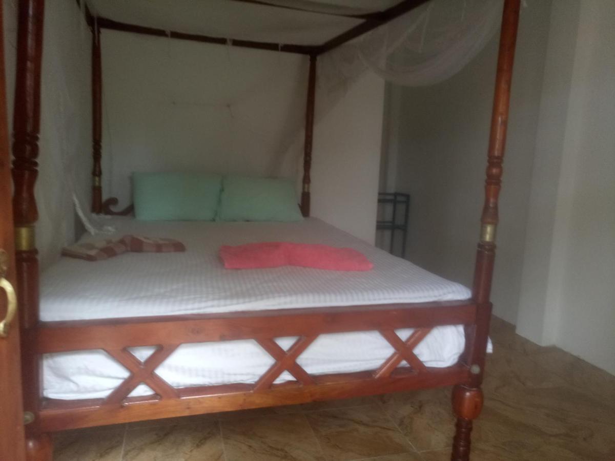 Hotel Kusuma'S Lazy Left Midigama East Exterior foto